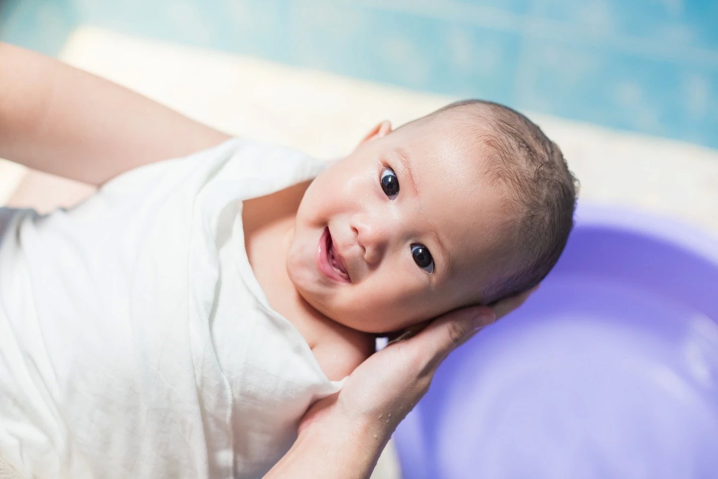 Nhân viên giúp việc chăm sóc trẻ nhỏ tận tâm, giúp gia đình yên tâm 