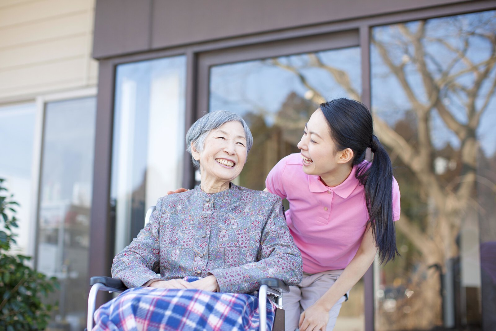 Người giúp việc nhà theo giờ chăm sóc ông bà chu đáo