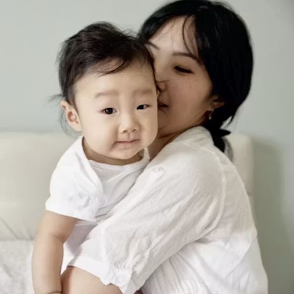 Chăm sóc bé tận tâm trong Dịch vụ giúp việc trông trẻ tại TP.HCM