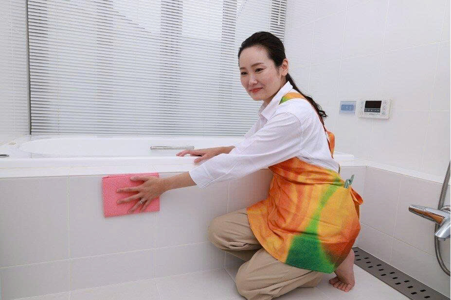 Người giúp việc nhà theo giờ hỗ trợ dọn dẹp và giữ không gian luôn thoáng mát