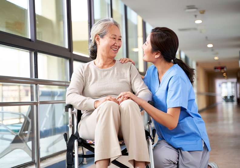 Trò chuyện cùng ông bà, hỗ trợ sinh hoạt, xoa bóp, trò chuyện, chăm sóc chu đáo mỗi ngày.