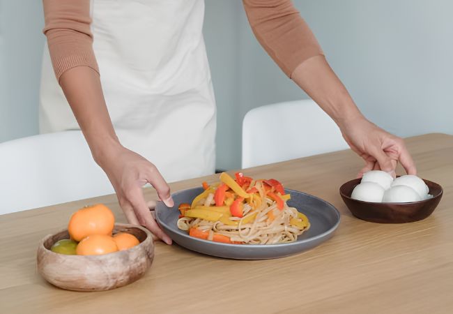 Giúp việc theo giờ Sài Gòn Ba Miền hỗ trợ chuẩn bị và sắp xếp bữa ăn gia đình