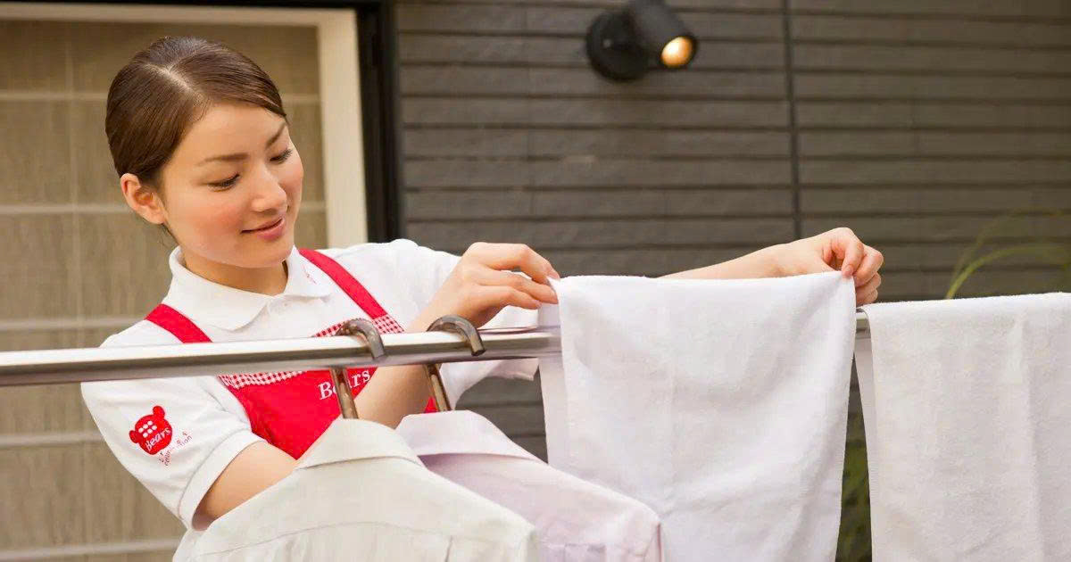 Giúp việc nhà ở lại phụ dọn dẹp, giặt ủi, sắp xếp ngăn nắp