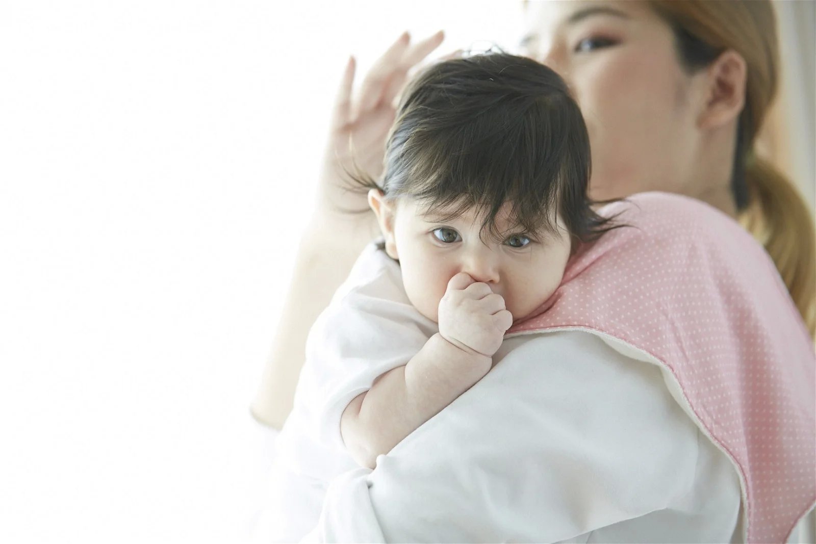 Giúp việc nhà ở lại chăm bé, hỗ trợ mẹ sau sinh nghỉ ngơi