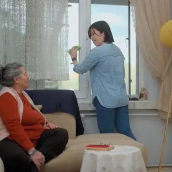 Dịch vụ chăm sóc người cao tuổi ở lại nhà