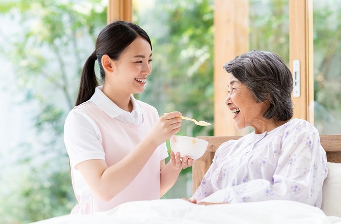 Dịch vụ giúp việc nuôi bệnh, chăm sóc người bệnh